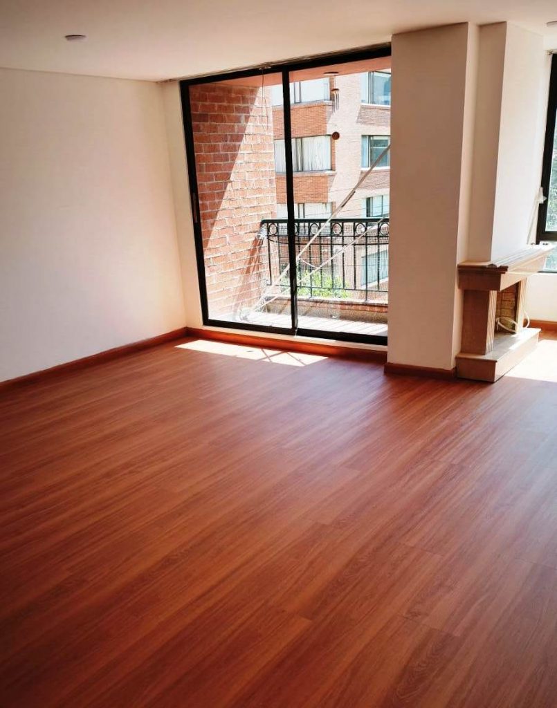 Piso vinílico SPC tráfico alto